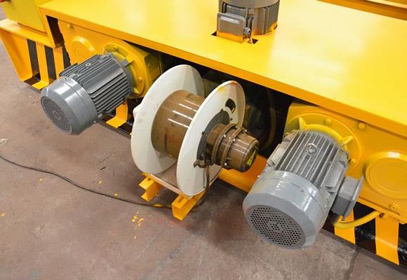 Troli transfer drum yang dikendalikan oleh kabel