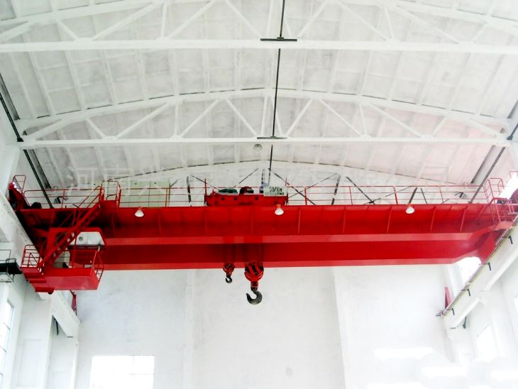 Overhead Electrical Eated Crane yang dikendalikan